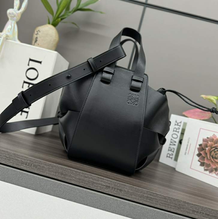 Picture of Loewe Handbags _SKUfw239898545fw